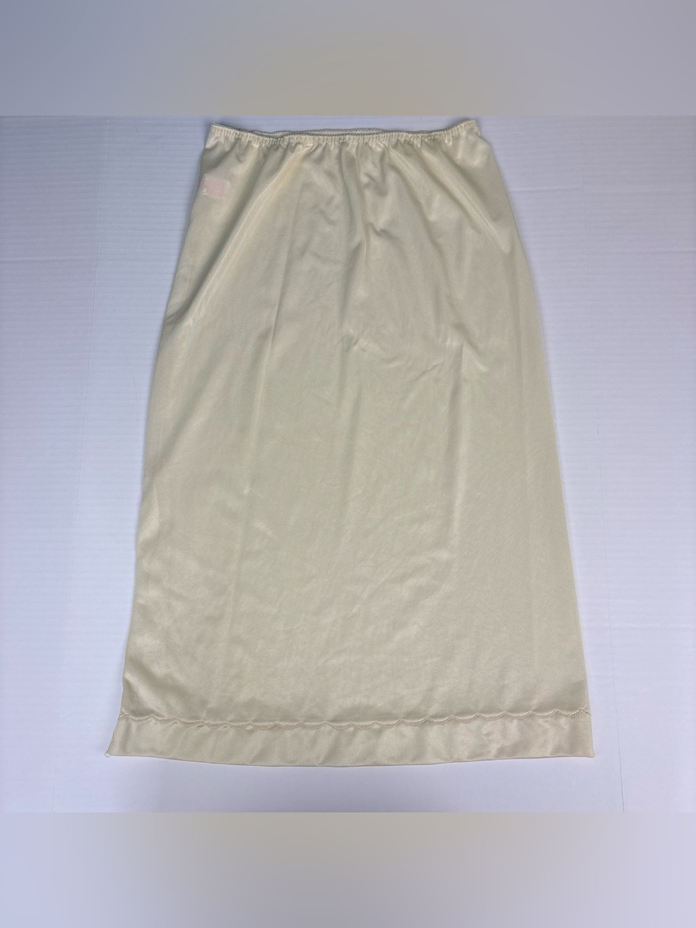 Vintage Women Medium Half Slip Ivory Elastic Waist Curvy Embroidered Midi Length